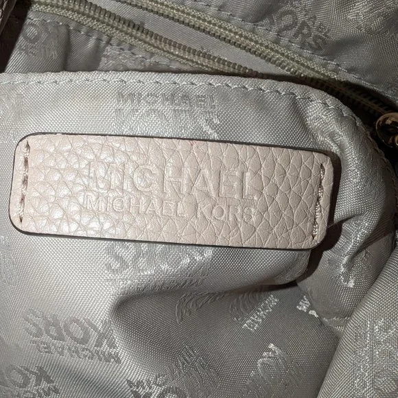 Michael Kors Slouchy Hobo bag Very Good Condition - Picture 6 of 11